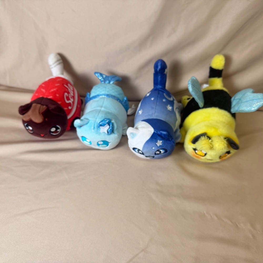 Aphmau MeeMeows Mystery Plush Lot of 4 Soda Mermaid Moon Bumblebee Cat Plushies